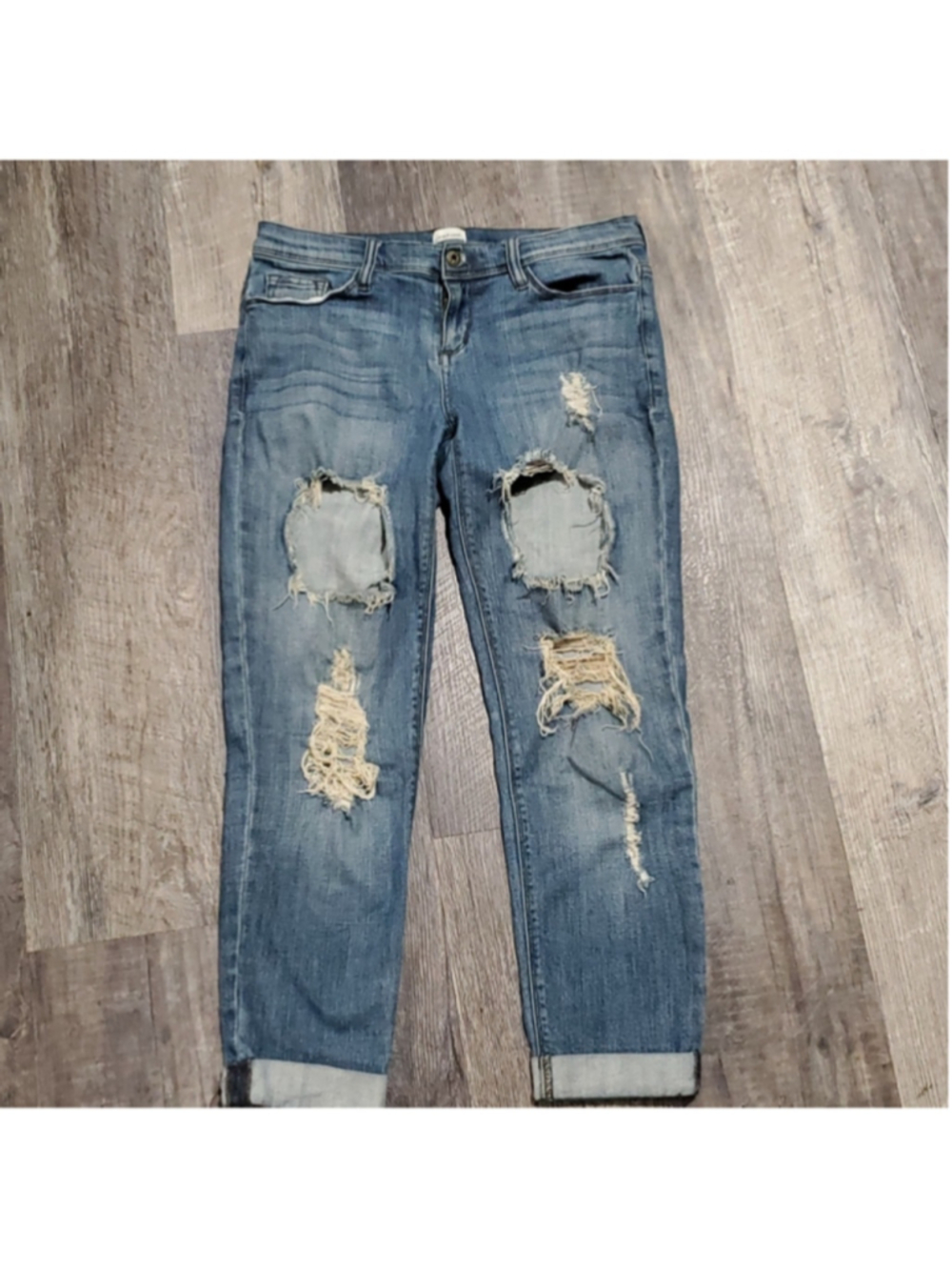 Sneak Peek Jeans Boyfriend cut in distressed denim size 5 Juniors